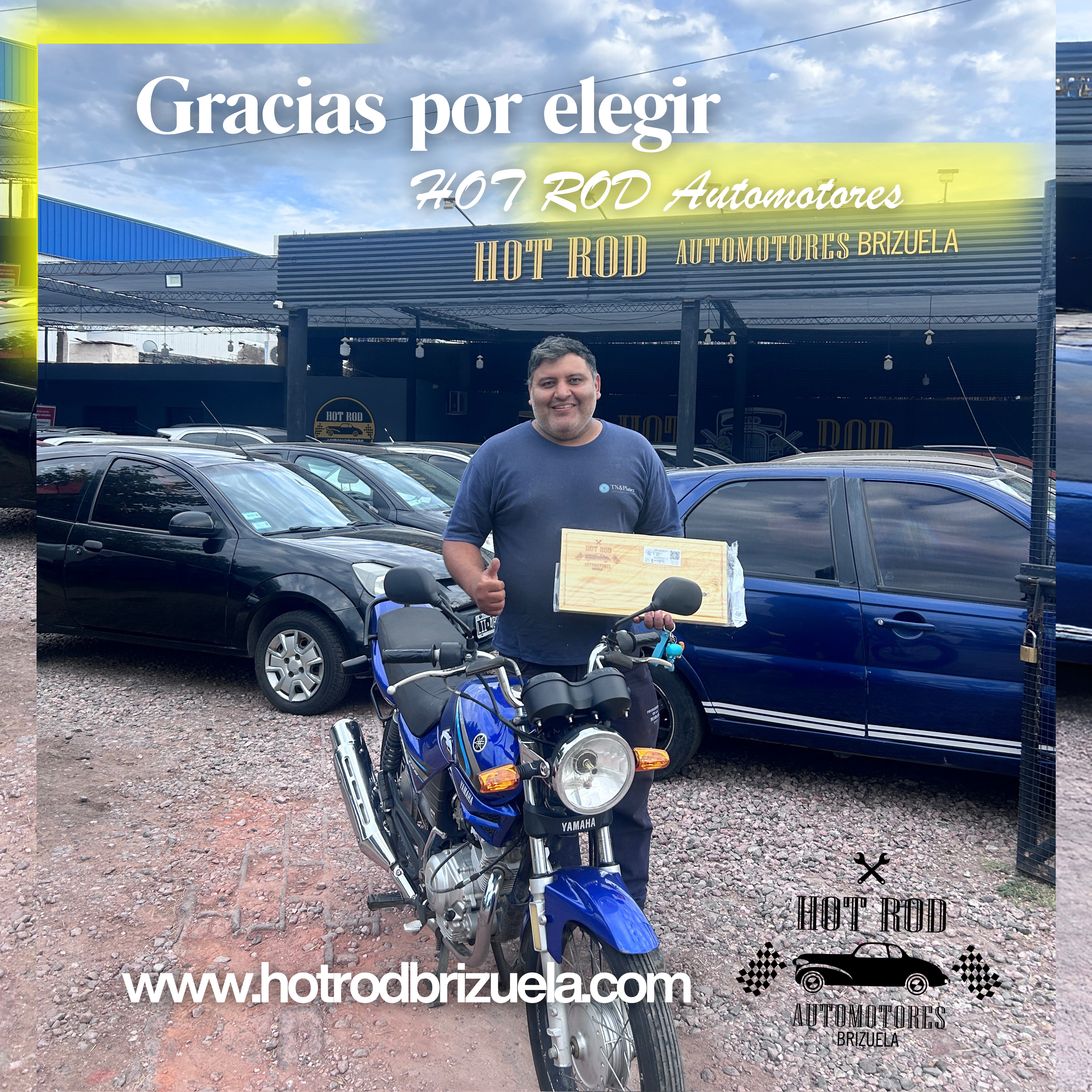 Cliente con su moto Yamaha entregada por Hot Rod Automotores