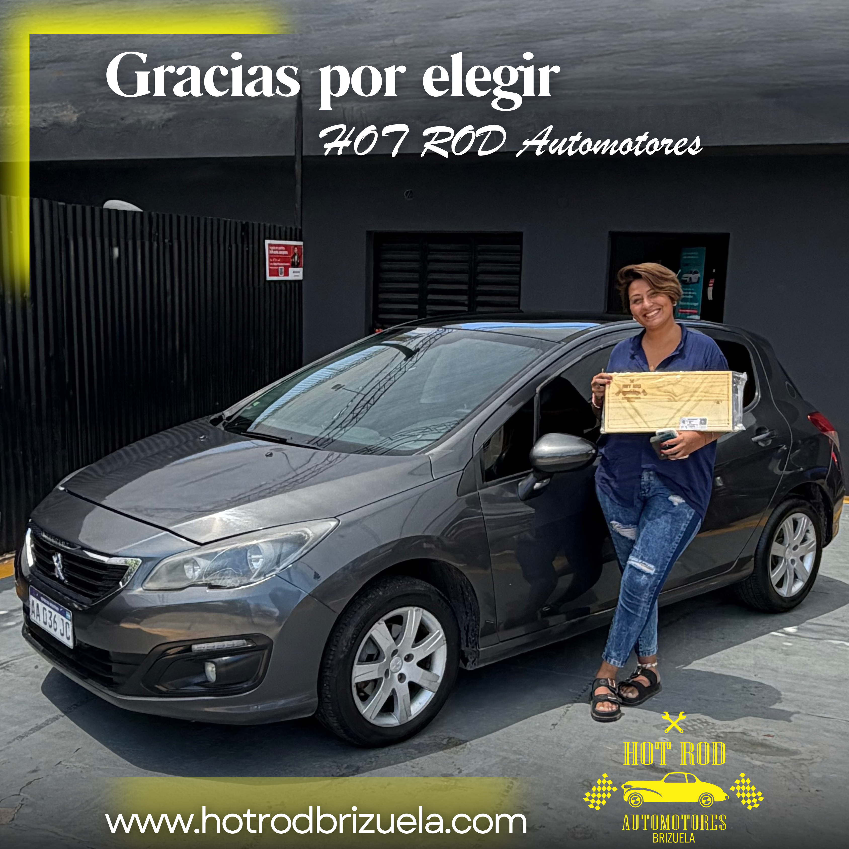 Clienta recibiendo su Peugeot 308 en Hot Rod Automotores